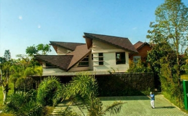 Vẻ đẹp gây nghiện của nhà mái chồng mái như vỏ sò, càng vào trong càng mê